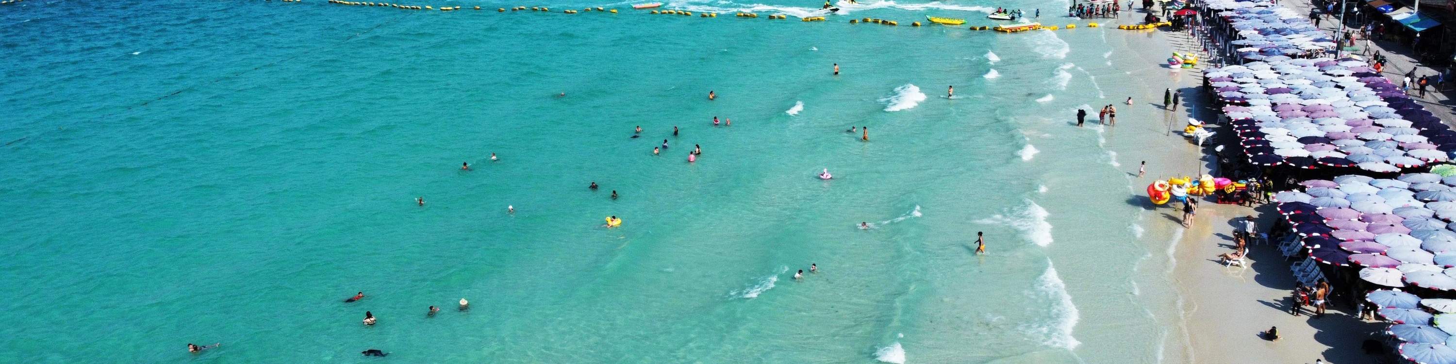 Vue de Koh Larn avec la plage